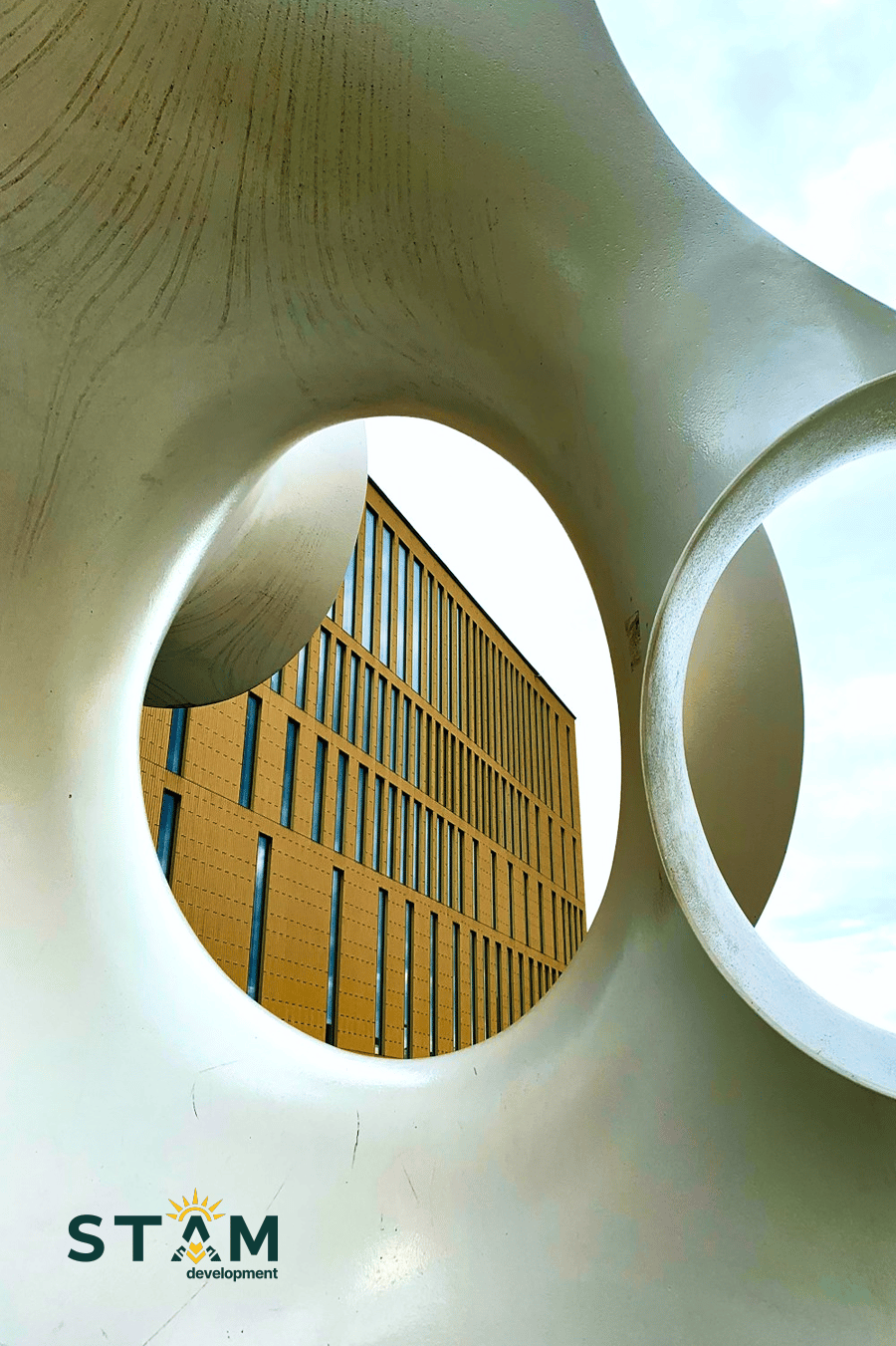 A building in Malmö seen through a concrete sculpture